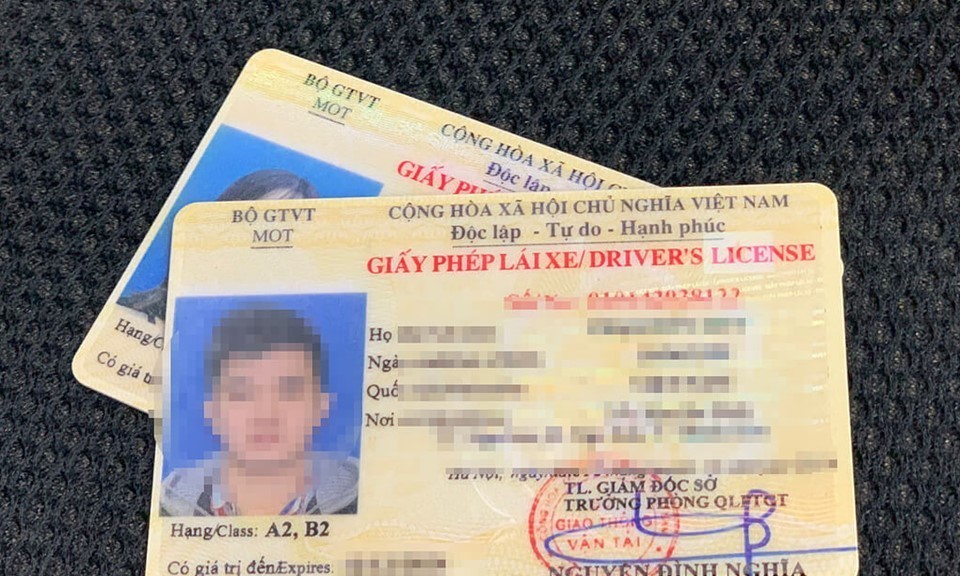 tai xe bi thu hoi giay phep lai xe oto neu cho nguoi khac muon - Tài xế bị thu hồi giấy phép lái xe ôtô nếu cho người khác mượn